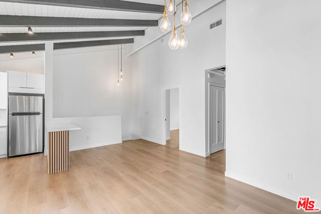 1536 11th Street, Santa Monica CA: https://media.crmls.org/mediaz/aba1cd12-1ae9-42ca-91ae-f89384f1cc0b.jpg