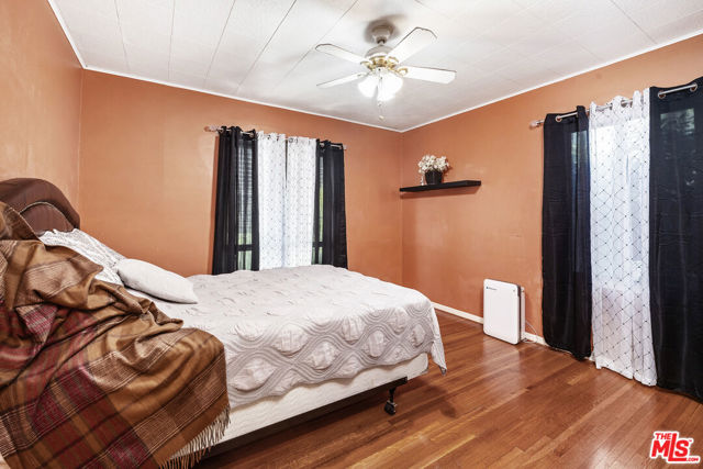 5184 Caspar Avenue, Los Angeles CA: https://media.crmls.org/mediaz/aba22b0b-44d0-49f7-9f60-ff1ae5b3aec4.jpg