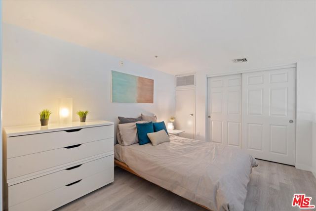 13200 Pacific Promenade, Playa Vista CA: https://media.crmls.org/mediaz/aba2adae-8d54-4578-be39-3e89755d195c.jpg