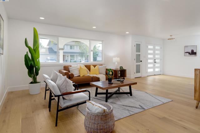 1984 Brooktree Way, Pleasanton CA: https://media.crmls.org/mediaz/aba40ecf-6955-4c3e-b317-87f972f470b4.jpg