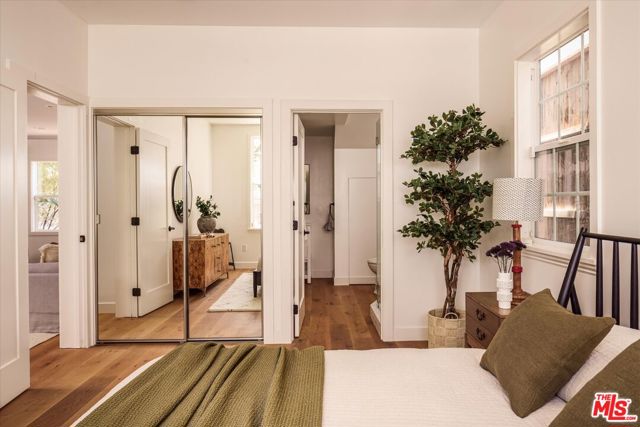 630 Brooks Avenue, Venice CA: https://media.crmls.org/mediaz/aba49fc7-d989-4492-a298-a7eac4b09d31.jpg