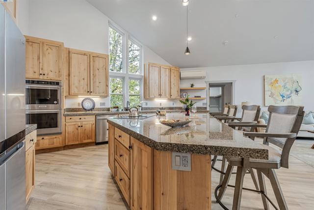 20244 Lower Skyridge Dr, Groveland CA: https://media.crmls.org/mediaz/aba4a88e-cd6f-4283-9690-26428e50158e.jpg