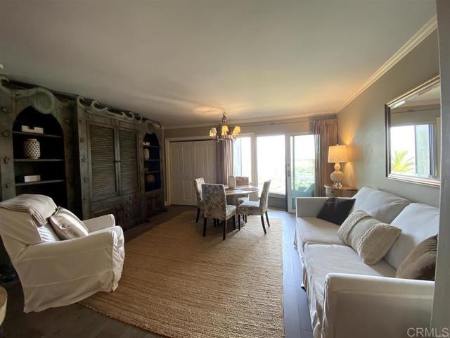 1552 Camino Del Mar, Del Mar CA: https://media.crmls.org/mediaz/aba4ac6f-5358-4989-b6da-e64b0b4a812e.jpg