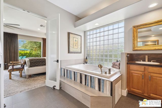450 E Bogert Trail, Palm Springs CA: https://media.crmls.org/mediaz/aba4e0ac-9d5a-4801-8b29-703989a98da8.jpg