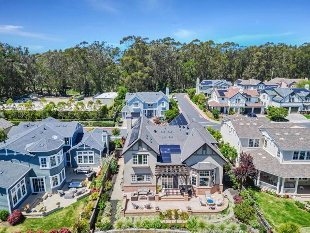 121 Carnoustie Drive, Half Moon Bay CA: https://media.crmls.org/mediaz/aba5eebe-35fc-4e78-bfaf-f34b62a339e9.jpg