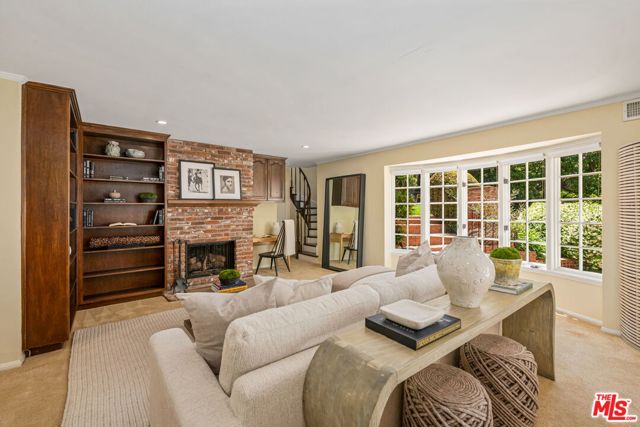 1376 San Ysidro Drive, Beverly Hills CA: https://media.crmls.org/mediaz/aba60be1-dcdb-47a5-9fba-5503c3d6aff3.jpg
