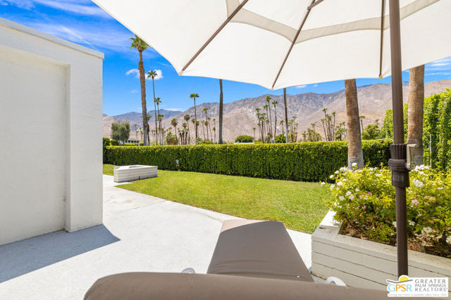 2723 S Kings Road, Palm Springs CA: https://media.crmls.org/mediaz/aba632ee-af24-4908-85ff-1fa3291f9da9.jpg