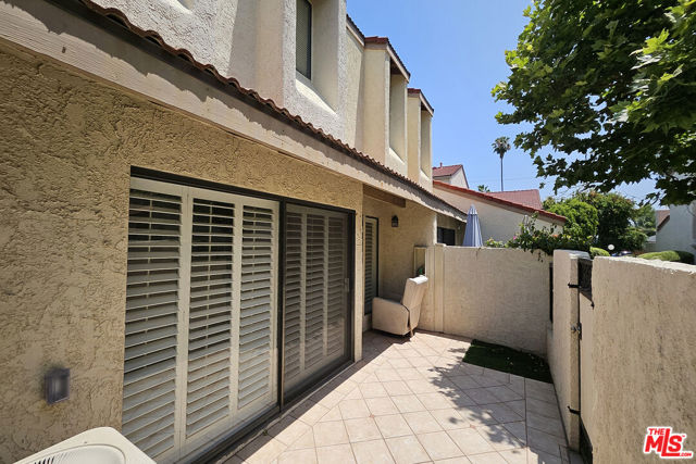 18130 Oxnard Street, Tarzana CA: https://media.crmls.org/mediaz/aba67fa0-261c-48d8-83b7-e317836669c7.jpg