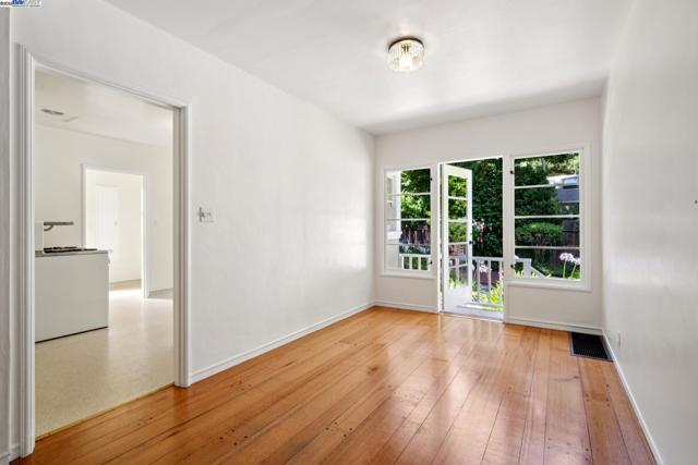1658 Gouldin Rd, Oakland CA: https://media.crmls.org/mediaz/aba72f05-1634-48e0-a666-4cdd9010c575.jpg