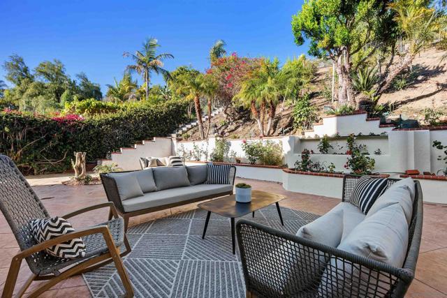 15363 Falcon Crest Ct, San Diego CA: https://media.crmls.org/mediaz/aba739c7-6c5b-4bcb-b72f-a24cf05f6b37.jpg