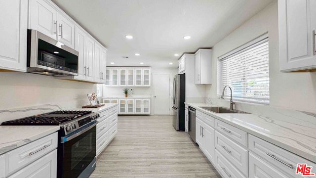 565 W El Morado Court, Ontario CA: https://media.crmls.org/mediaz/aba76a4b-eaea-484a-954d-51e6e62261f1.jpg