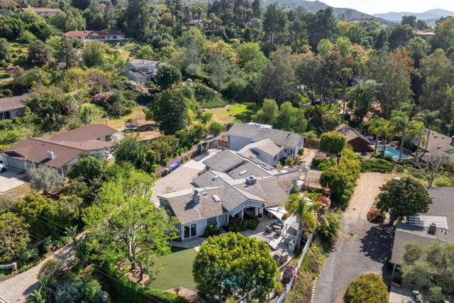 16334 Woodson View Rd, Poway CA: https://media.crmls.org/mediaz/aba78c93-3341-499f-b002-de5de36fe9d4.jpg