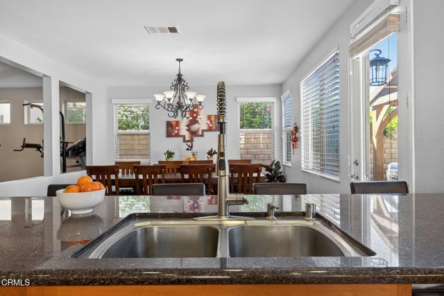 6573 Pinnacle Court, Moorpark CA: https://media.crmls.org/mediaz/aba7f1ac-f164-4b50-956b-cbe56ee1c2f1.jpg