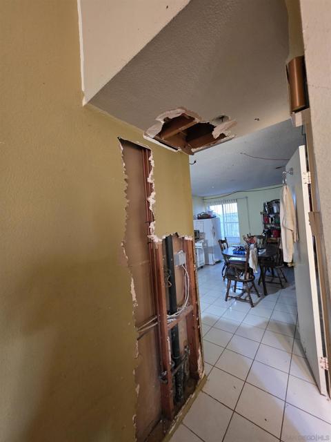 1323 Cornet Pl, San Diego CA: https://media.crmls.org/mediaz/aba82e9a-ae48-4b76-8fec-e4374f12d508.jpg