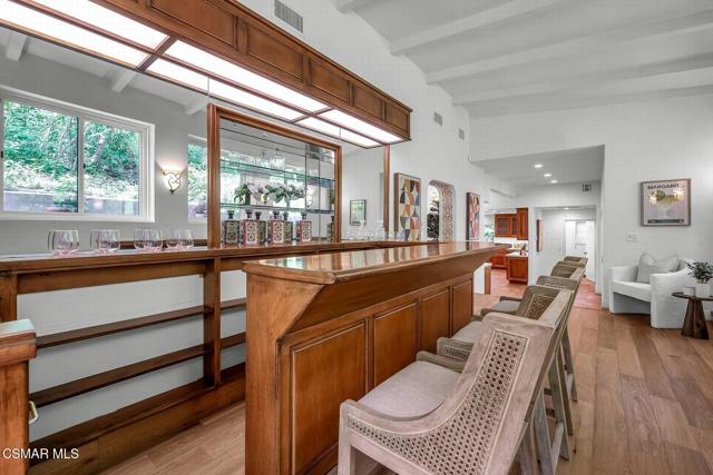4456 Hayvenhurst Avenue, Encino CA: https://media.crmls.org/mediaz/aba8a480-a7ad-4c43-b61e-c44b5c74e462.jpg