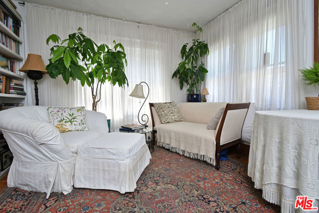 224 Horizon Avenue, Venice CA: https://media.crmls.org/mediaz/aba8c589-15c9-43e5-bec2-d9ea51f45e26.jpg