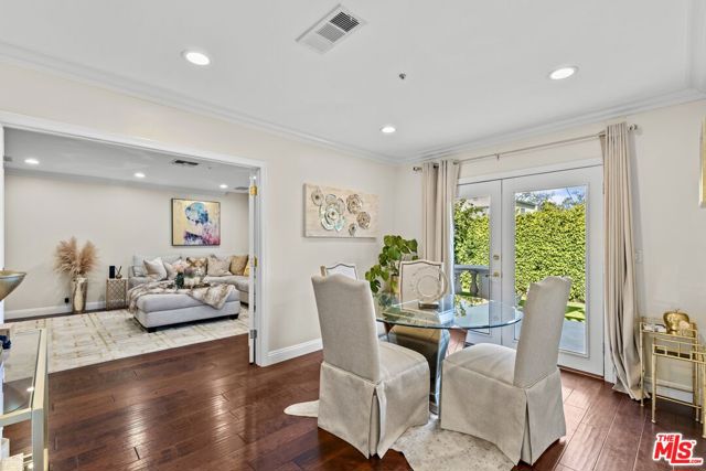 268 S Palm Drive, Beverly Hills CA: https://media.crmls.org/mediaz/aba91d40-4f7a-4efb-a357-d452ad471da5.jpg
