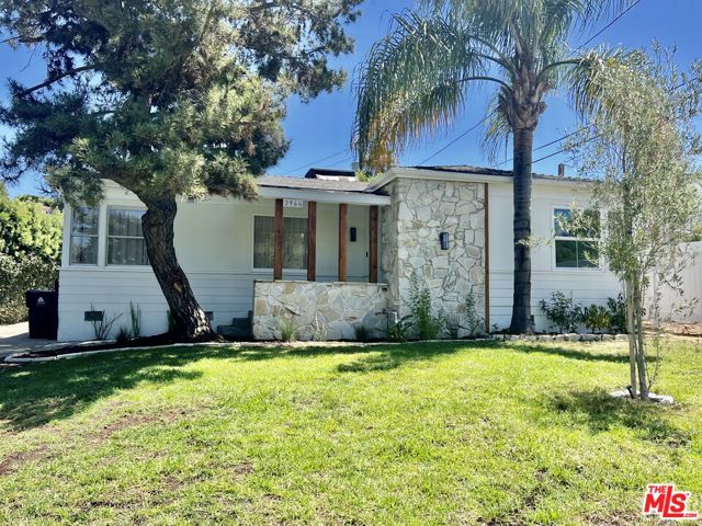 3964 Goodland Place, Studio City CA: https://media.crmls.org/mediaz/aba984a1-cb75-4422-9bae-aa4322f0970a.jpg