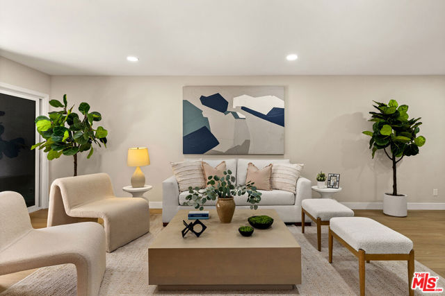 4542 Willis Avenue, Sherman Oaks CA: https://media.crmls.org/mediaz/abaa741b-4965-4199-b441-08ebe6375d97.jpg