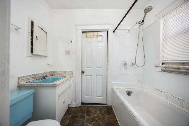 4276 35Th St, San Diego CA: https://media.crmls.org/mediaz/abaa76ca-c372-4755-b895-49fbb8b538ac.jpg