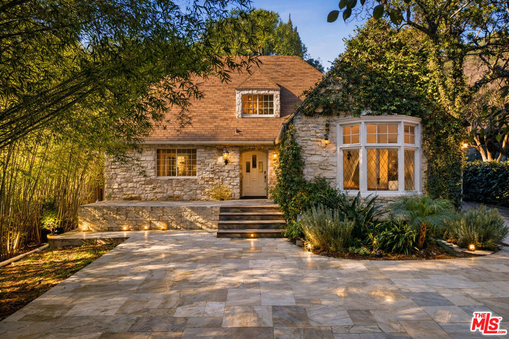 1/2 N Commonwealth Avenue