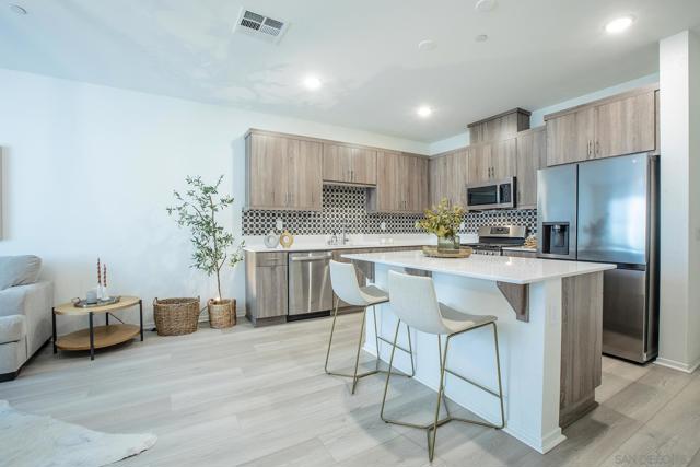 340 SWEET PLACE, Fallbrook CA: https://media.crmls.org/mediaz/abaab39f-8802-4969-b03b-373eddbfd221.jpg