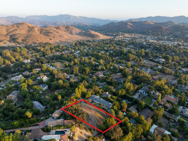 53 Foothill Drive, Agoura Hills CA: https://media.crmls.org/mediaz/abaacdb0-dcfd-4a15-88a4-ef49619149f3.jpg