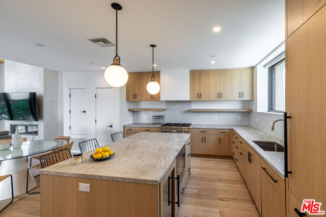 610 S Van Ness Avenue, Los Angeles CA: https://media.crmls.org/mediaz/abab0dc8-a172-40da-a6af-427aadb7259b.jpg