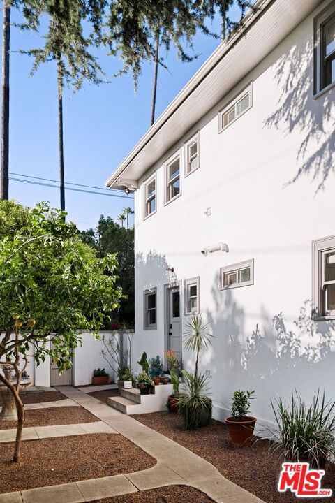 5850 Foothill Drive, Los Angeles CA: https://media.crmls.org/mediaz/abab71b7-29f9-404c-86cf-f56a8aea038c.jpg