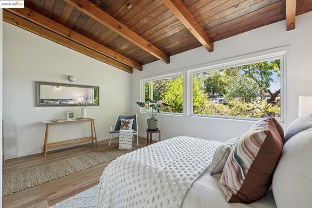39 Norwood Ave, Kensington CA: https://media.crmls.org/mediaz/abab9a48-9a36-4f06-bfb6-21d9b2fd10c6.jpg
