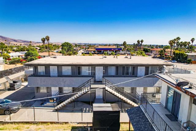 913 Grand Ave, Spring Valley CA: https://media.crmls.org/mediaz/abac6d26-05e0-42e0-90fb-3efad13455fc.jpg