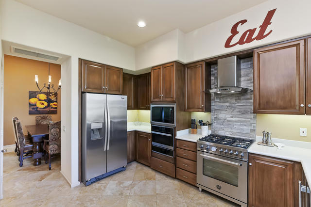 359 Desert Holly Drive, Palm Desert CA: https://media.crmls.org/mediaz/abacc2ab-d5f5-4b76-a6ff-d9de7dea6177.jpg