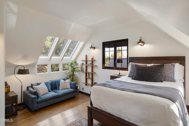 1024 Prospect Boulevard, Pasadena CA: https://media.crmls.org/mediaz/abacc6e9-e1a5-40f3-b69b-6865e323e36b.jpg