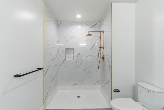 560 El Camino Real, San Carlos CA: https://media.crmls.org/mediaz/abace831-291e-4235-a35d-fdfc82190298.jpg