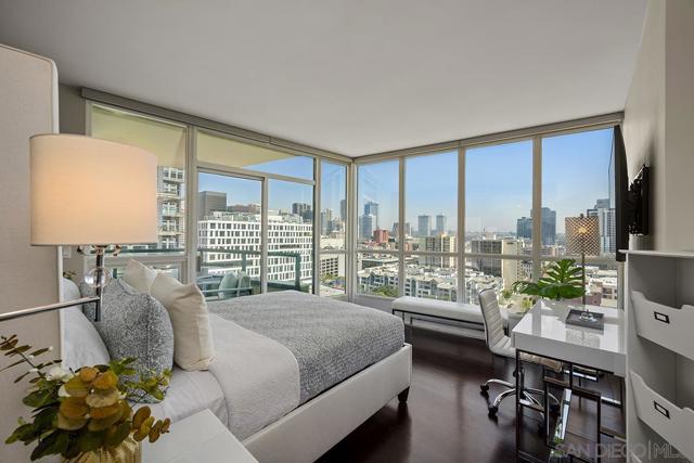555 Front St, San Diego CA: https://media.crmls.org/mediaz/abad1b89-3581-4f84-ac5f-f9a5f4d18911.jpg
