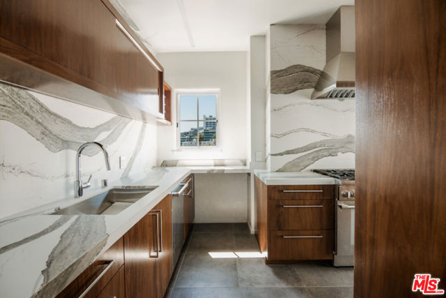1302 Sweetzer Avenue, West Hollywood CA: https://media.crmls.org/mediaz/abad69e4-46fc-464f-9512-c8c7eed978c9.jpg