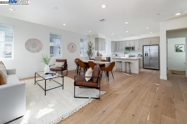 37468 Bowline Rd, Newark CA: https://media.crmls.org/mediaz/abadbd63-e969-4858-9d83-cf494882b6a3.jpg