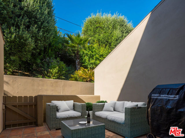 3023 BERKELEY Avenue, Los Angeles CA: https://media.crmls.org/mediaz/abade3cd-fc88-4545-9ae6-b31f381e8880.jpg