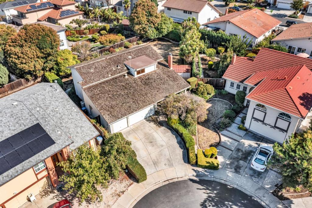 1810 Blackmore Court