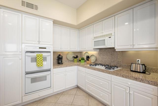 80080 Riviera, La Quinta CA: https://media.crmls.org/mediaz/abae75d1-a222-404c-a49a-ee0d7c28c370.jpg