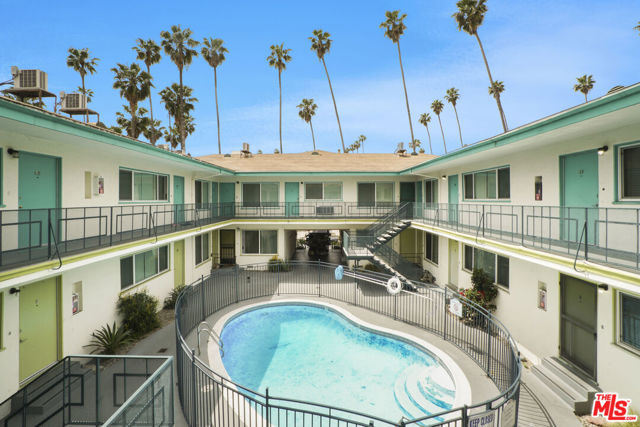 400 S Mariposa Avenue, Los Angeles CA: https://media.crmls.org/mediaz/abae9afe-457e-43f6-8a80-42137d99a4c2.jpg