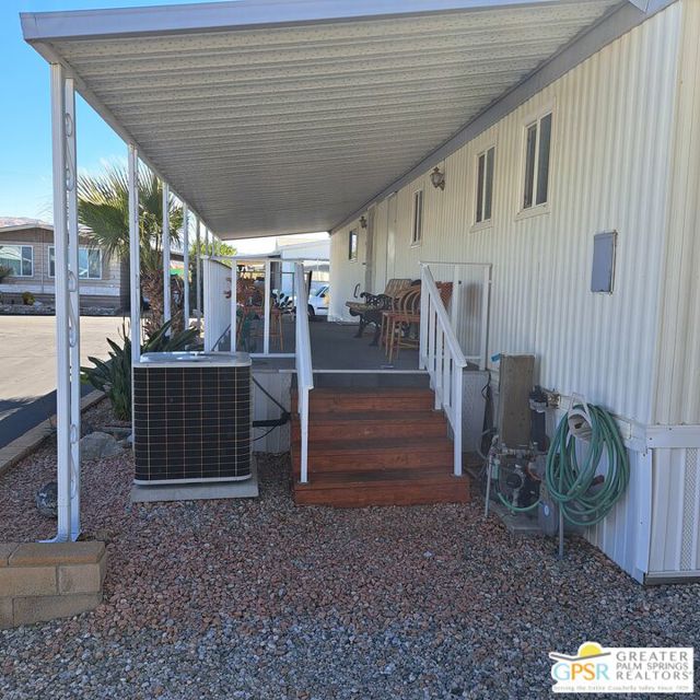 18555 Roberts Road, Desert Hot Springs CA: https://media.crmls.org/mediaz/abaefa19-5dc1-43ba-92b2-5c9bdf16cd4e.jpg