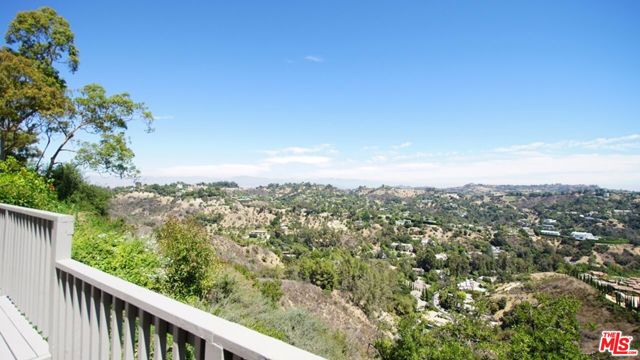 2724 Angelo Drive, Los Angeles CA: https://media.crmls.org/mediaz/abaf0946-2b0e-45aa-a255-43abaf51c9ea.jpg