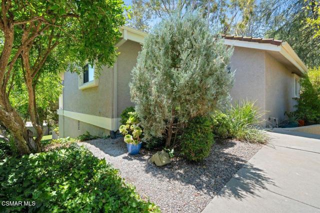 202 Estrellita Lane, Oak Park CA: https://media.crmls.org/mediaz/abaf1c84-8c24-4fab-a5a5-eb41bc152e05.jpg