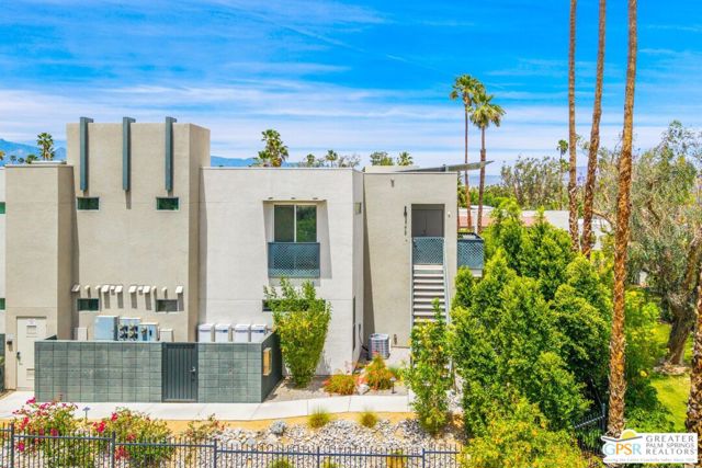173 The riv, Palm Springs CA: https://media.crmls.org/mediaz/abaf4592-29db-4a24-b84d-51875f1cd313.jpg