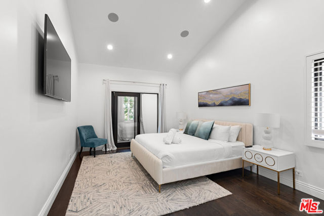 1110 N Beverly Glen Boulevard, Los Angeles CA: https://media.crmls.org/mediaz/abaf5c44-dc7e-4dfc-b2f6-484f353a3616.jpg