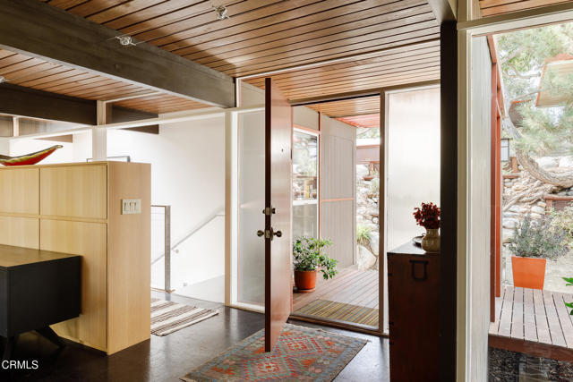 820 Burleigh Drive, Pasadena CA: https://media.crmls.org/mediaz/abafe42e-0e48-4c49-81b0-7f2ac6ab441a.jpg