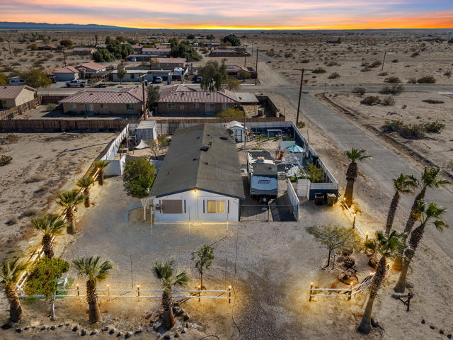 2342 Sand Jewel Avenue, Thermal CA: https://media.crmls.org/mediaz/abb00a0f-abc2-4aee-8658-49e184545e4e.jpg