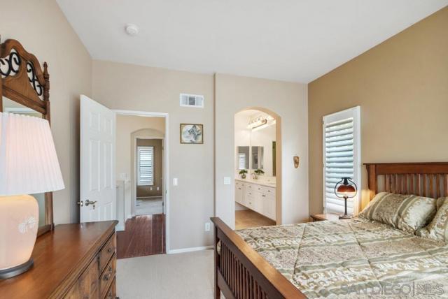 12674 Carmel Country Rd, San Diego CA: https://media.crmls.org/mediaz/abb12fec-26fd-4944-a3ea-42ec371759b6.jpg