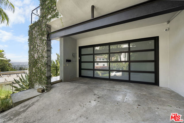 3625 Lowry Road, Los Angeles CA: https://media.crmls.org/mediaz/abb171cc-3202-4b8a-abb0-8f5660c7a7b2.jpg